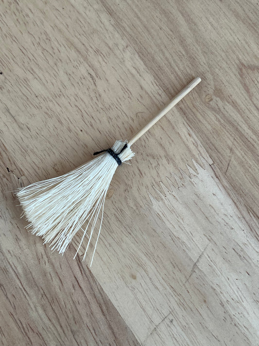 Witch broom *bow add on*